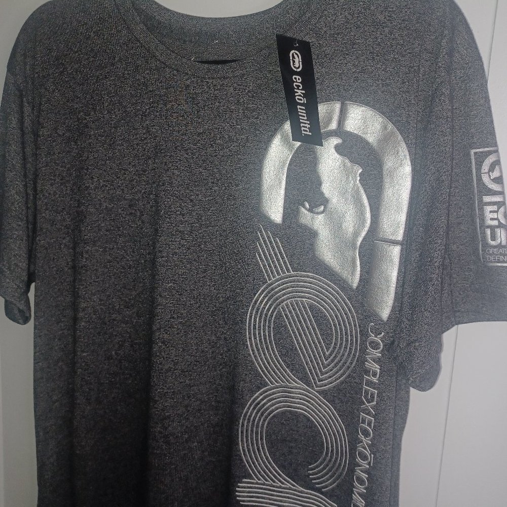BRAND NEW NEVER WORN OR TRIED ON, COLOR GRAY AND SIZE MAN LARGE